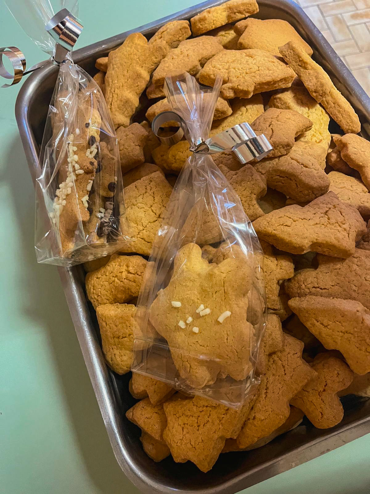 PREPARIAMO I BISCOTTI E LA TORTA